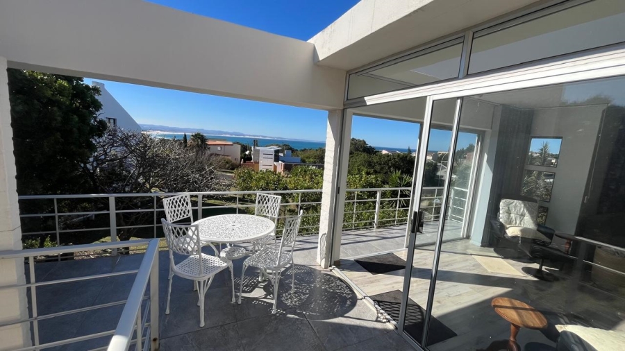 3 Bedroom Property for Sale in Wavecrest Eastern Cape